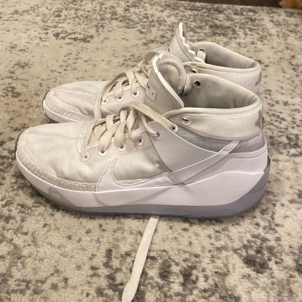 nike Kevin Durant NO 7 ct6707-991 size 10 in EUC white and grey in decent used